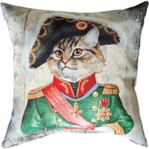Dekoracyjna poduszka z motywem portretu kota Napoleona w mundurze Veno Art Bydgoszcz